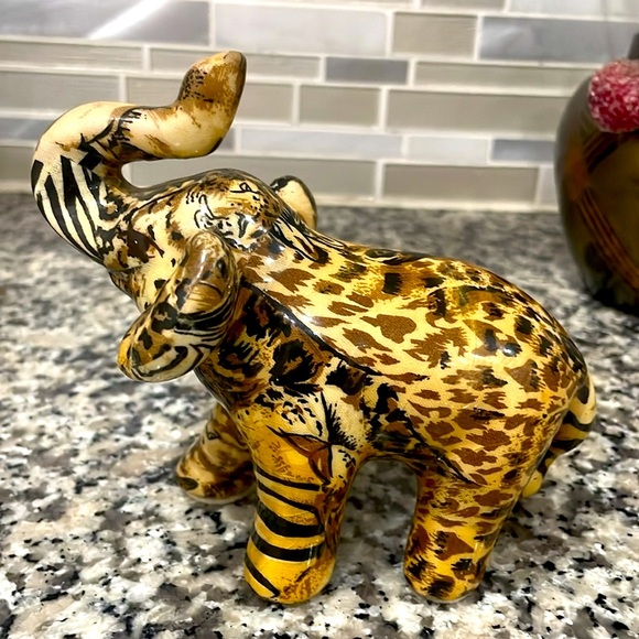 La Vie Elephant Figurine Safari Animal Print Patchwork - Picture 10 of 12